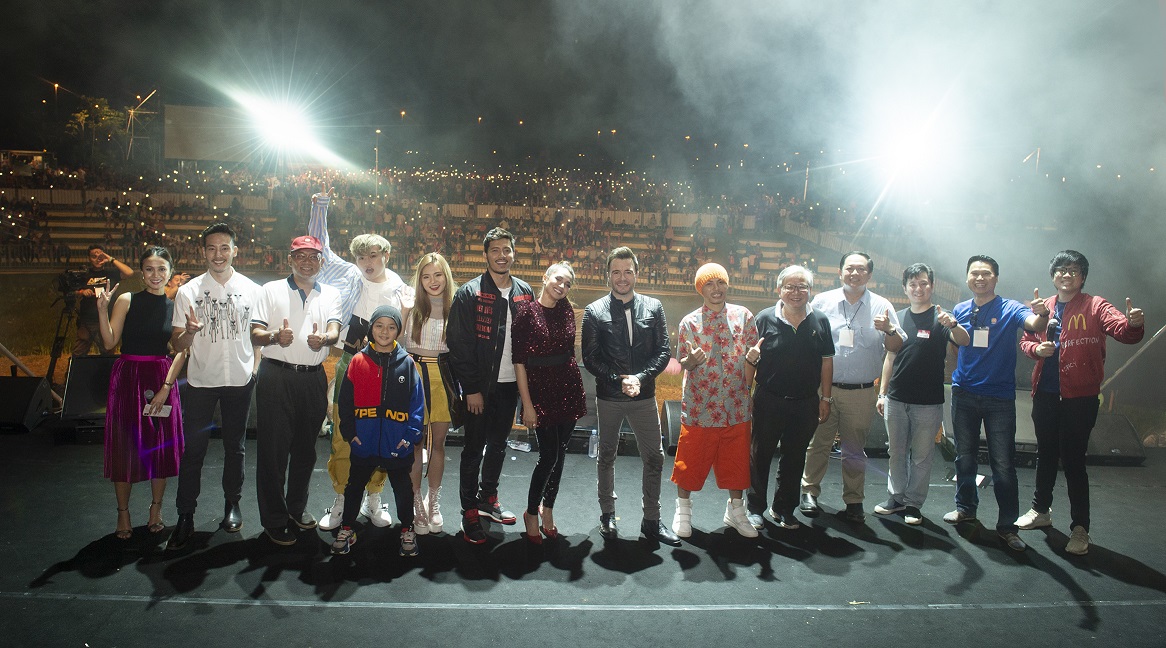 Shane brings back the nostalgia with Westlife hits at lakeside concert, concert, music, namewee, news, nur fazura, shane filan, westlife, theHive.Asia