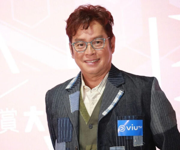 Alan Tam denies affair with young fan