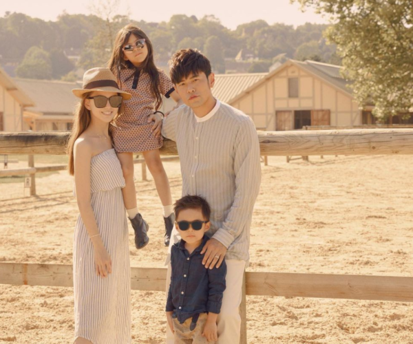 Jay Chou shares first proper family photo