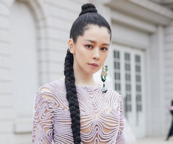 Vivian Hsu denies using her song to attack Lee Jinglei