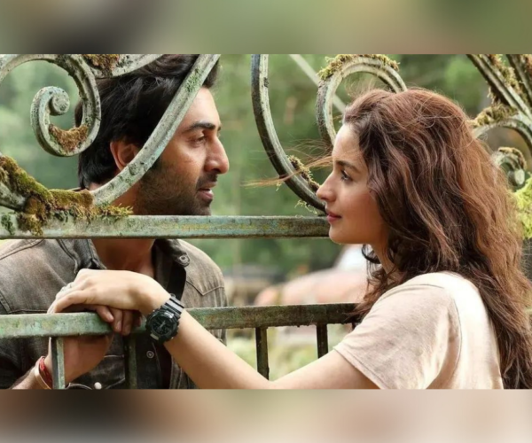 Alia Bhatt laughs off wedding rumours with Ranbir Kapoor, again