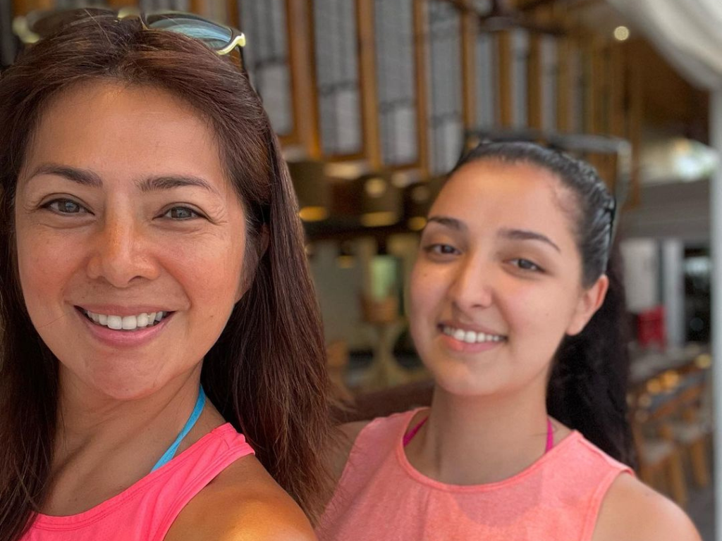 Alice Dixson introduces her first daughter