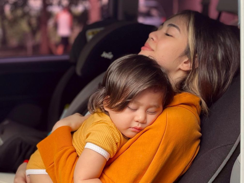 Janella Salvador admits to being a single mom