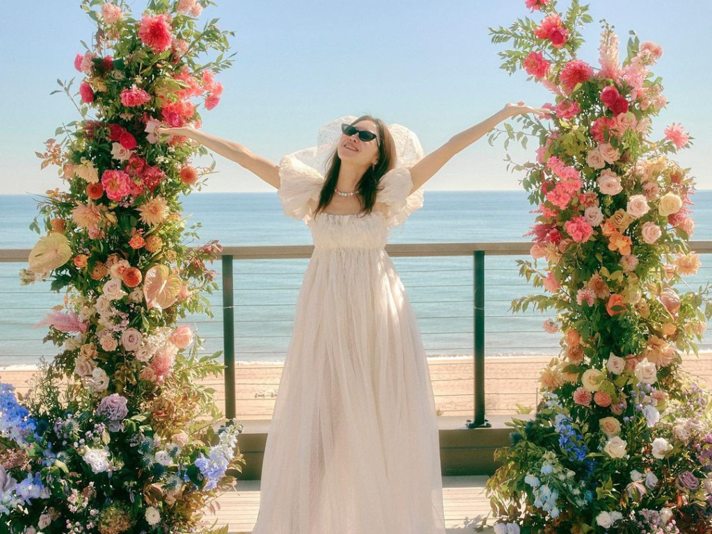 Gong Hyo-Jin shares first photos from wedding