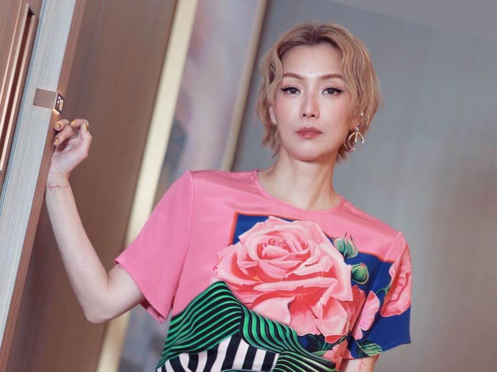 Sammi Cheng films “Lost Love” for free