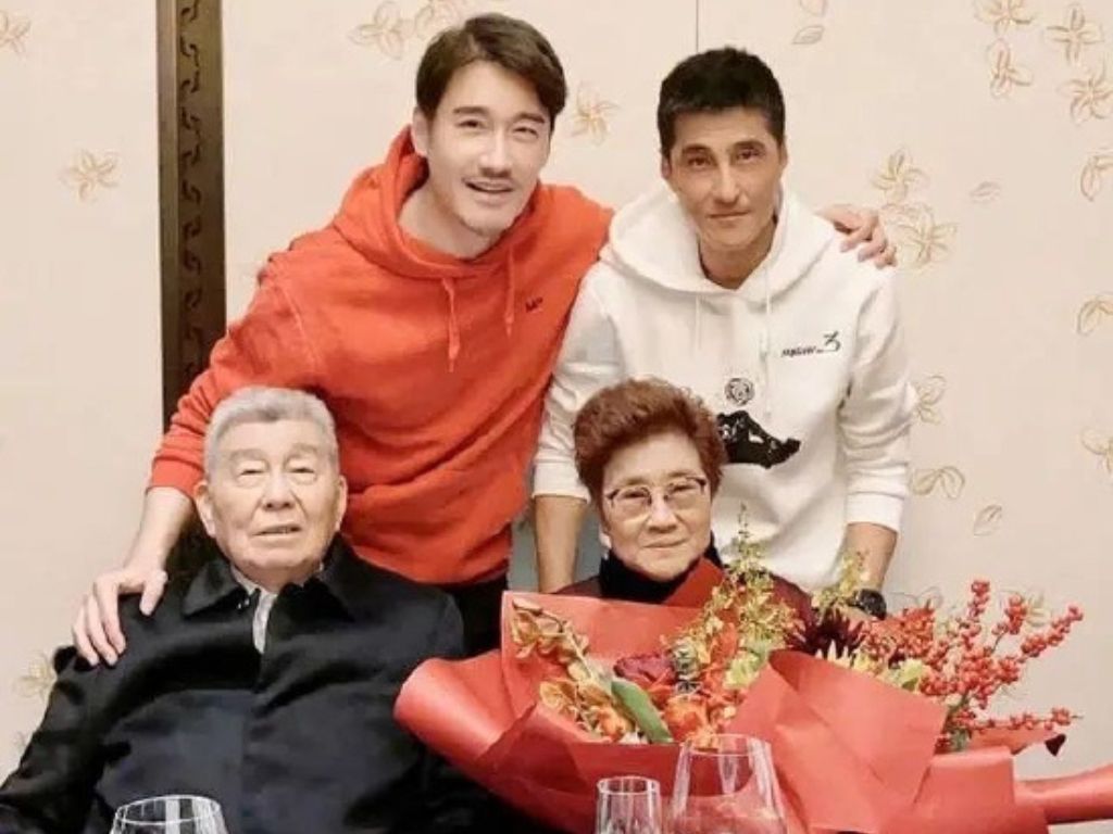 Hu Bing announces his mother’s passing