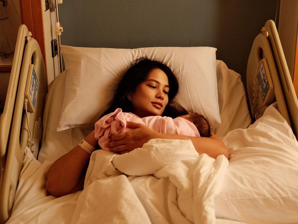 Isabelle Daza welcomes her first daughter
