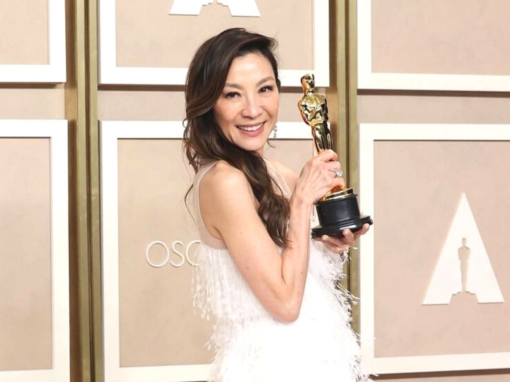 Tony Leung congratulates Michelle Yeoh for Oscar win