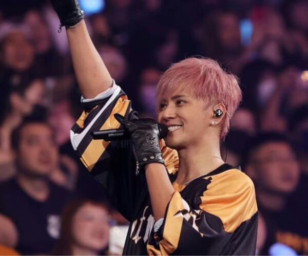 Show Lo thanked manager for staying with him