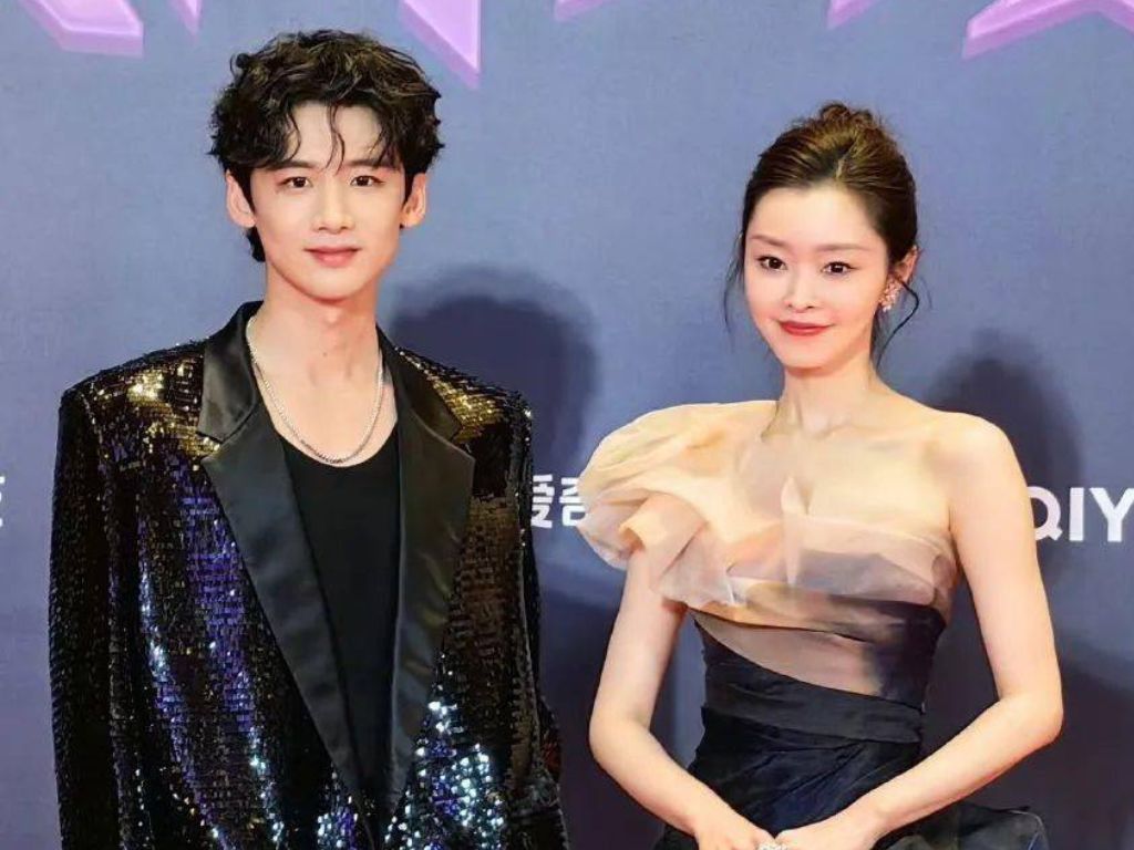 Bai Jingting and Song Yi reunite awkwardly at event