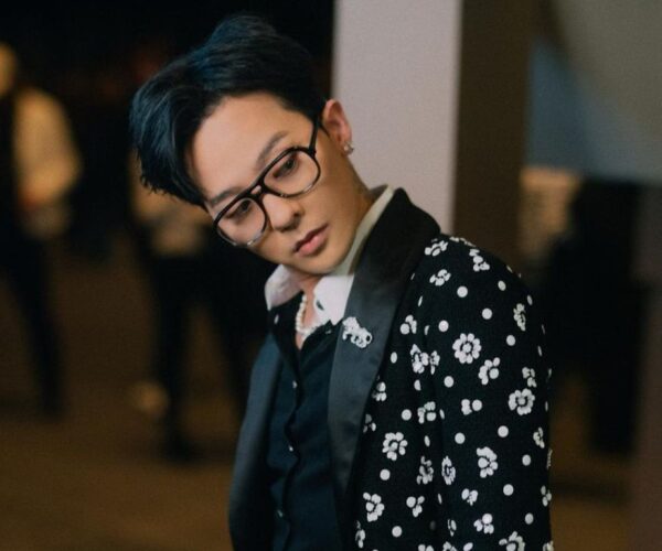 G-Dragon is now signed with GALAXY Corporation