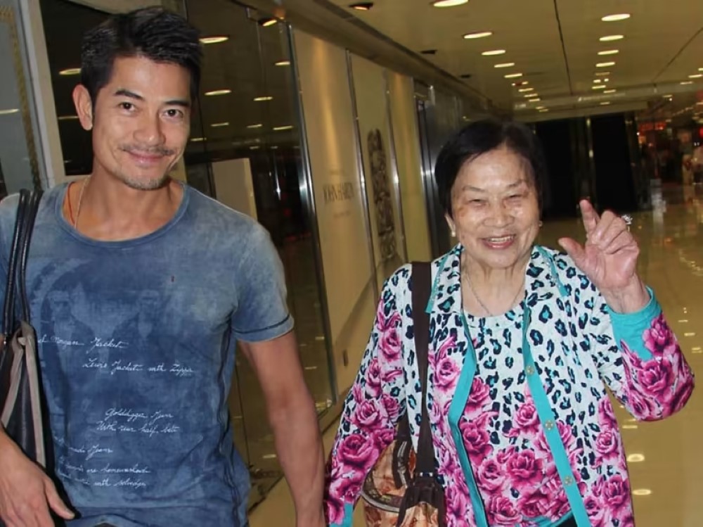 Aaron Kwok in tears while remembering his late mother, celeb asia, aaron kwok, theHive.Asia