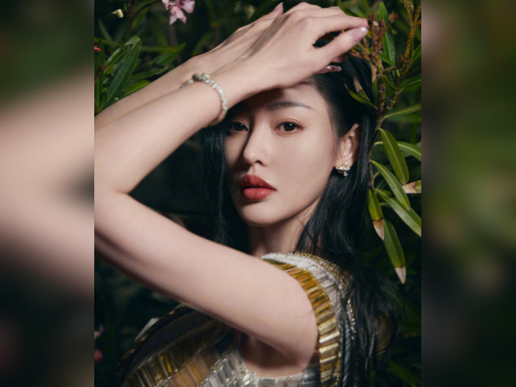 Crystal Zhang loses luggage in Cannes