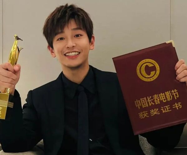 Peng Yuchang surprises with new look at awards show