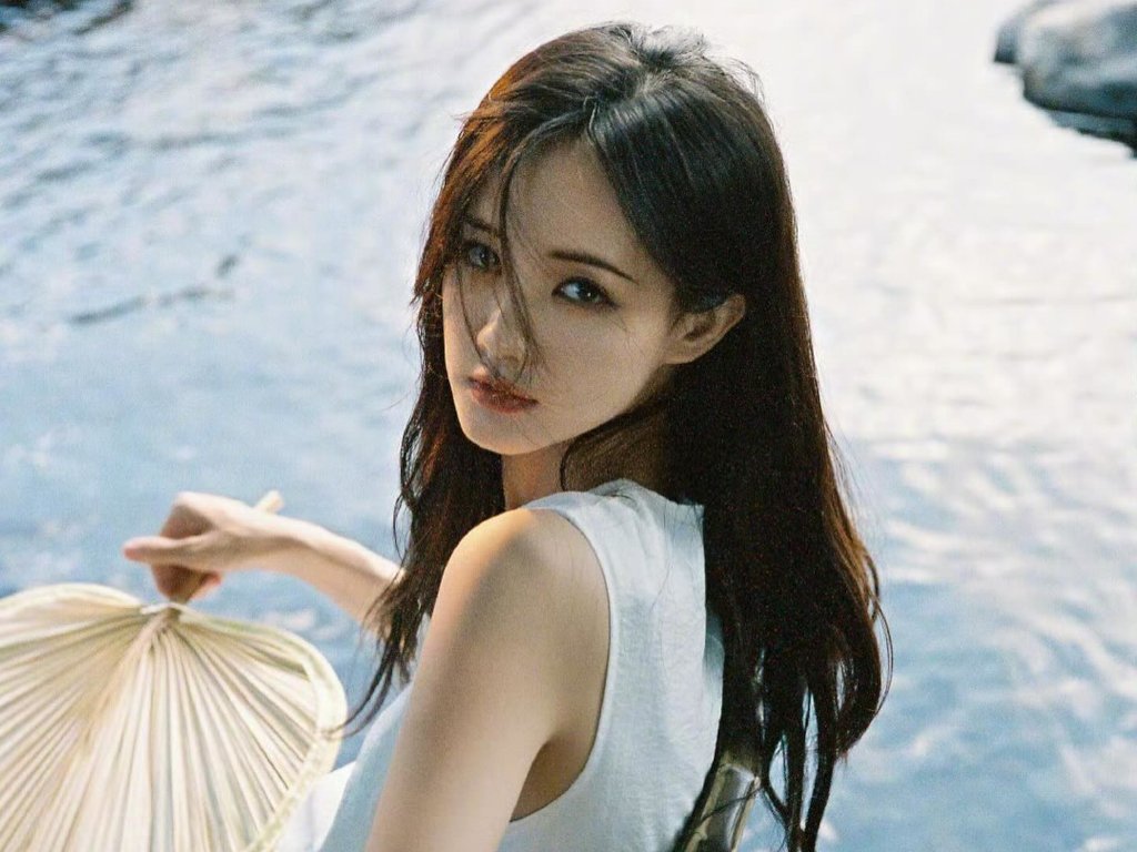 Li Yitong slams for putting feet up on plane seat