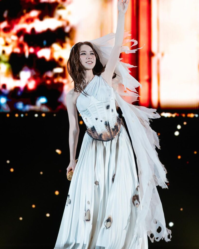 GEM to perform in Malaysia and Singapore next year, news, celeb, concert, gem, music, theHive.Asia, 我的音樂雖然不能為你遮風擋雨， 但可以陪你渡過風雨！I AM GLORIA 清遠兩場，圓滿完成！P.S. 啓示錄兩週年快樂 GEM IAMGLORIAWorldTour Qingyuan1