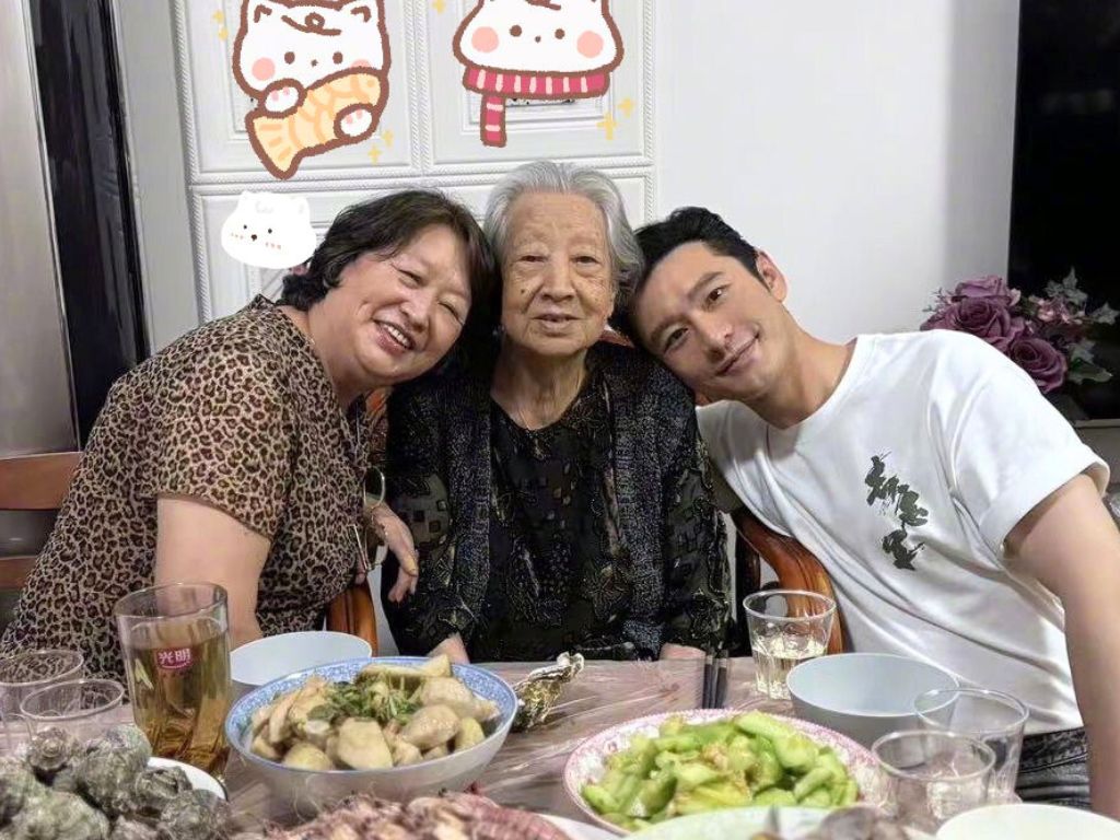 Huang Xiaoming lost his beloved grandmother