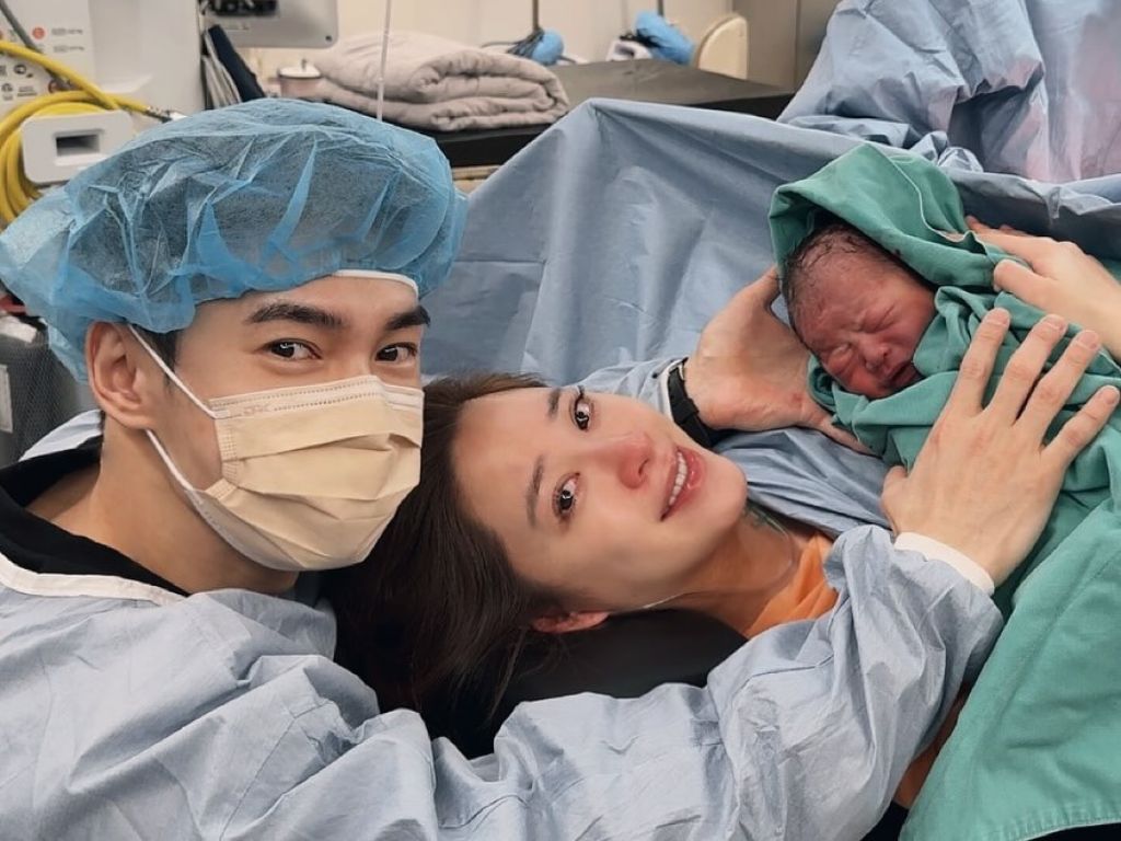 Nini Ouyang gives birth to first baby