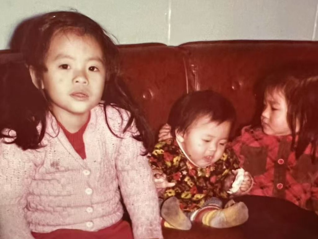 Dee Hsu remembers late sister with old childhood photo