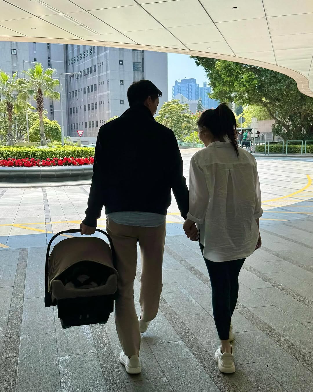 Louisa Mak welcomes first child with husband Keith Shing, celeb asia, keith shing, louisa mak, theHive.Asia, 爸媽會與你一起成長，願你堅強勇敢，面對風雨、擁抱陽光 To the wonderful team at GleneaglesHospitalHongKong thank you for being our cheerleaders and for providing the best care during this life changing journey 港怡醫院