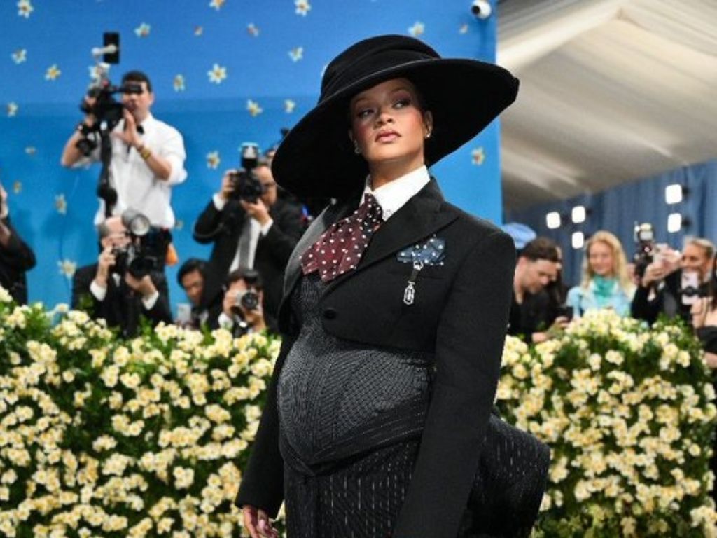 Rihanna shows off baby bump at MET Gala 2025