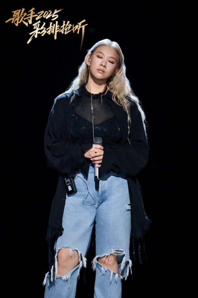 “Singer 2025” slammed for Joyce Cheng’s injury | theHive.Asia “Singer 2025” slammed for Joyce Cheng’s injury, celeb asia, joyce cheng, theHive.Asia, EN0629CXF01