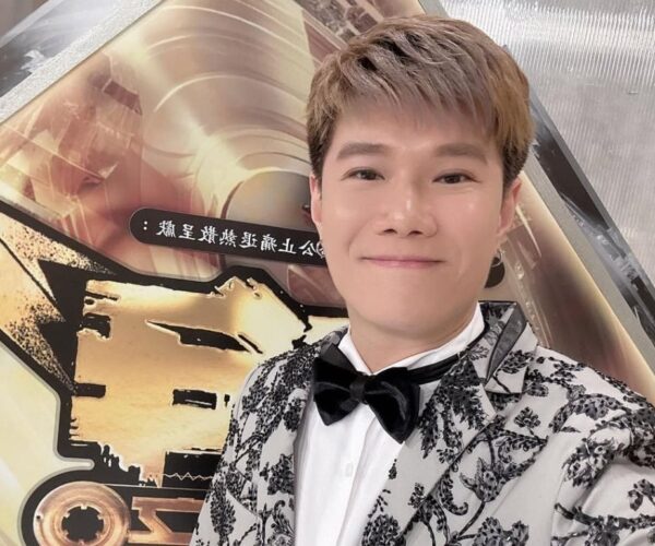 Vic Teo denies relationship rumour with male best friend