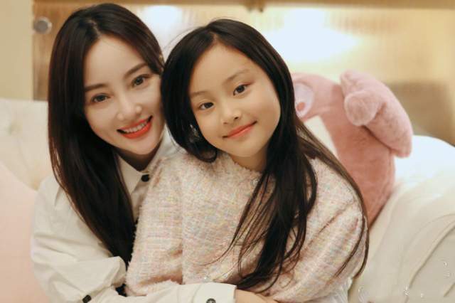 Jia Nailiang's daughter denies criticising father amid online drama | theHive.Asia Jia Nailiang's daughter denies criticising father amid online drama, jia nailiang, celeb asia, li xiaolu, Tian Xin, theHive.Asia, 61019994