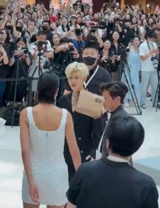 Ren Jialun’s camp reminds fans not to throw things at the actor, celeb asia, ren jialun, theHive.Asia