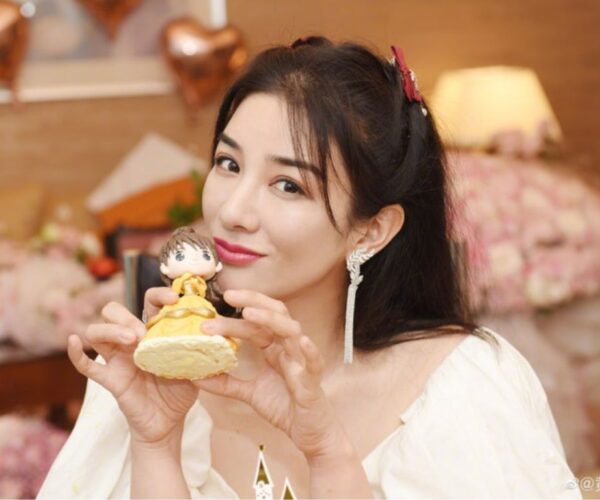 Huang Yi saddens by “daughter of a drug trafficker” comments