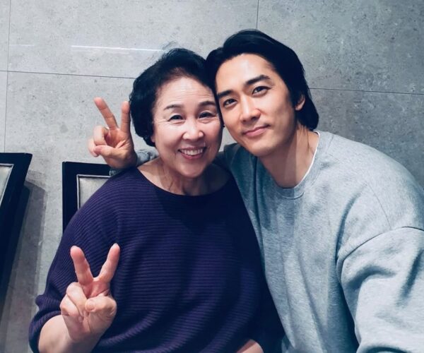 Song Seong-heon pays touching tribute to late mum