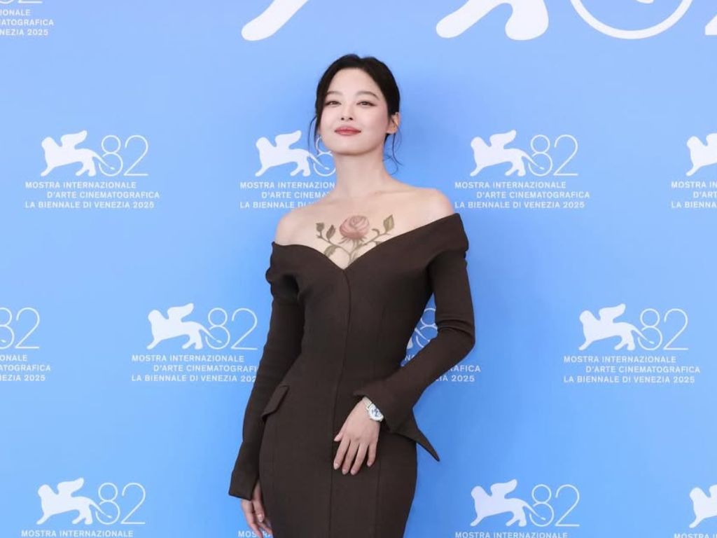 Xin Zhilei slams netizens for mocking Zhang Ziyi