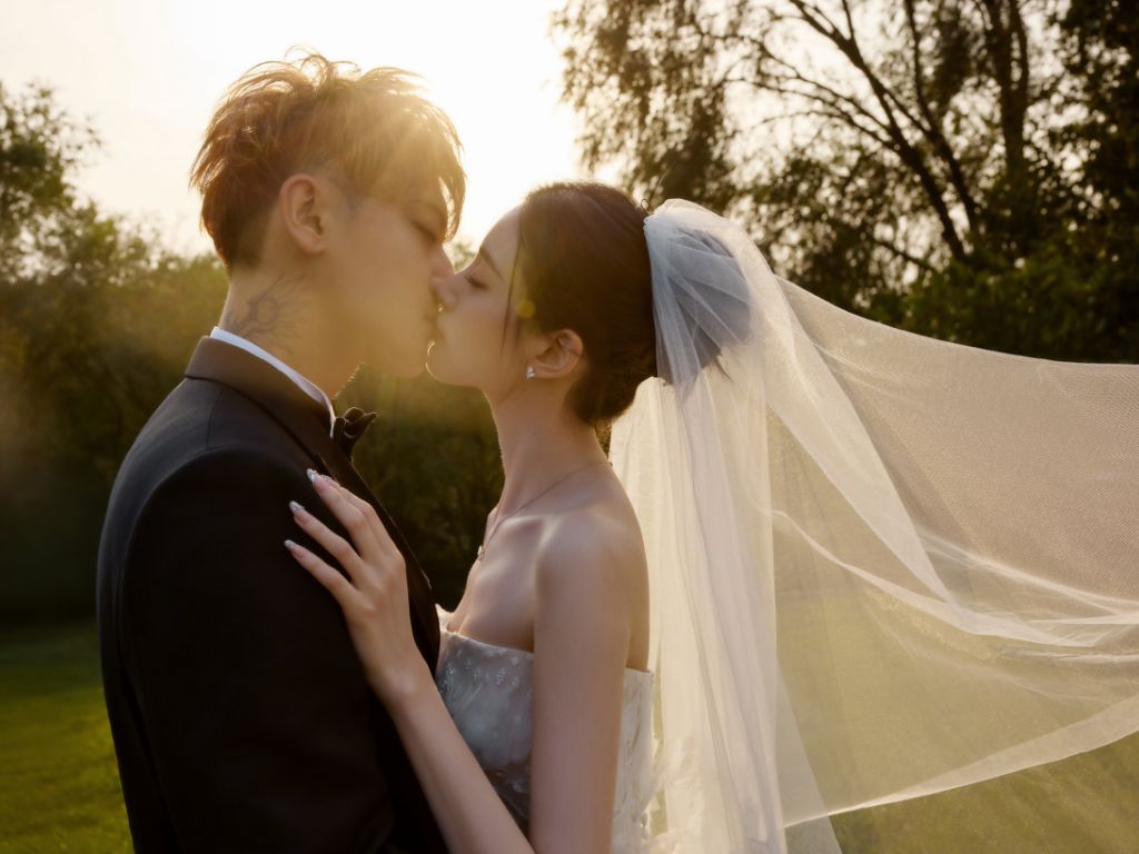 Huang Zitao and Xu Yiyang reveal wedding photos ahead of rumoured wedding