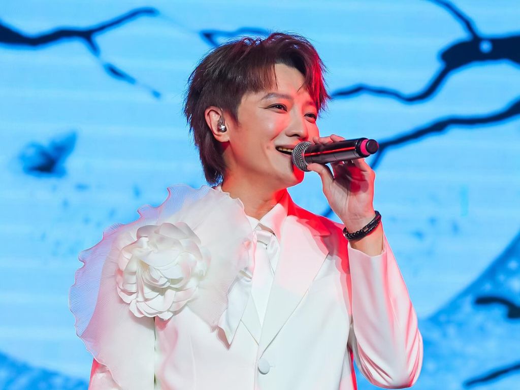 Real Huang says he is retiring as a singer
