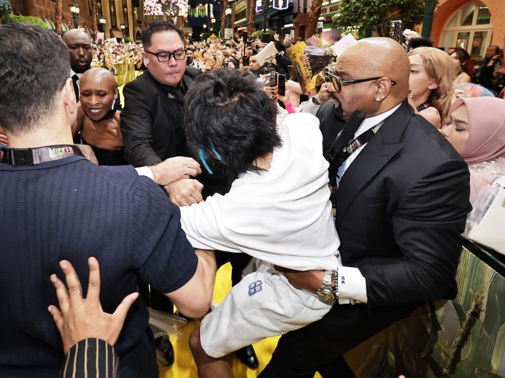 Ariana Grande’s harasser has been sentenced nine days in prison, ariana grande, celeb, Cynthia Erivo, Jeff Goldblum, Johnson Wen, michelle yeoh, news, theHive.Asia, ZFWMRMCXNRDMVBEIPTHXAM5IO4