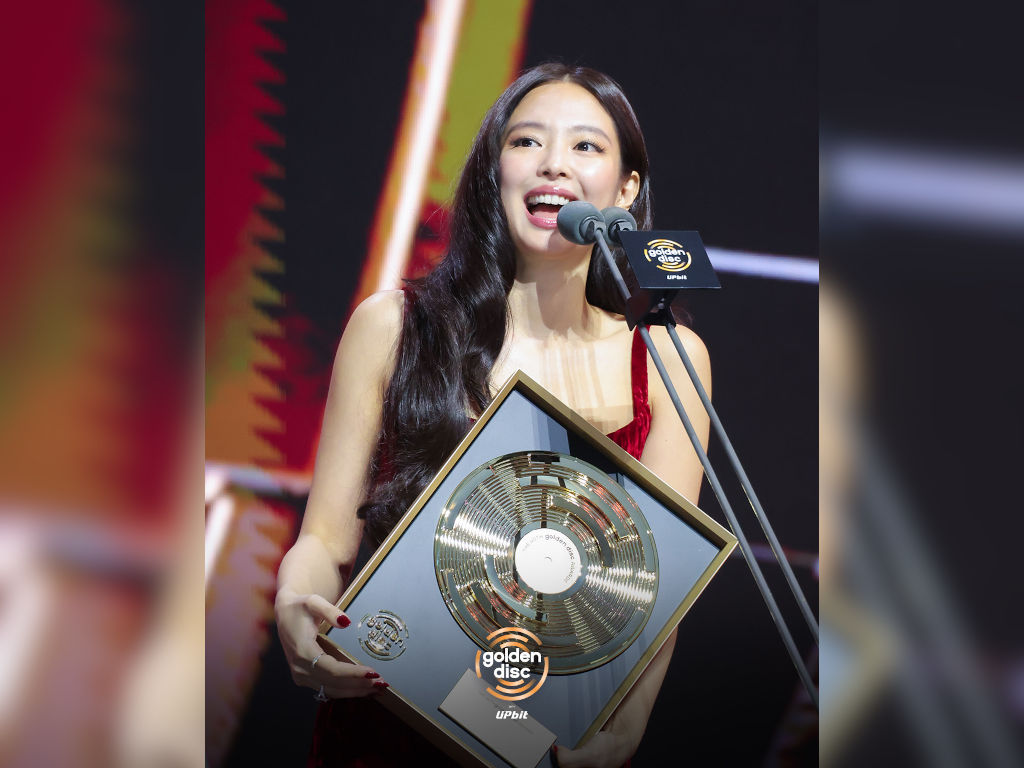 Jennie, G-Dragon big soloist winners at Golden Disc Awards
