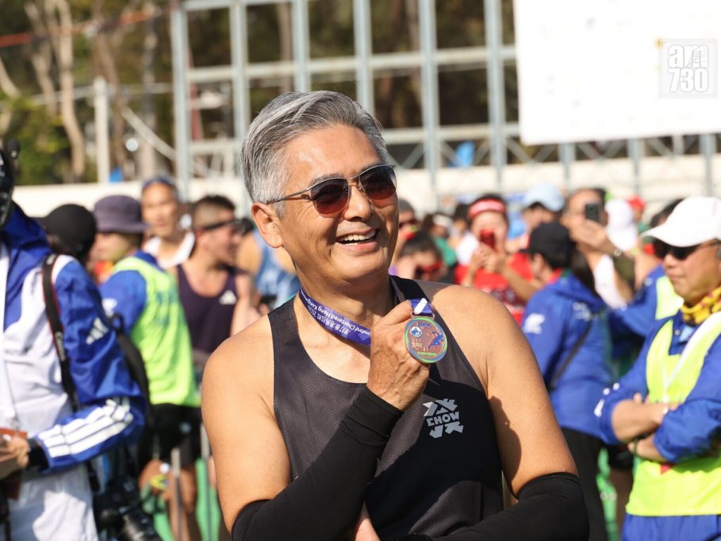 Chow Yun Fat leads veteran runners in HK marathon