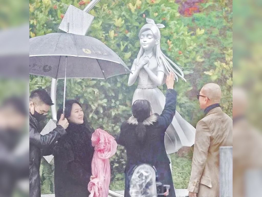 DJ Koo unveils memorial status for Barbie Hsu