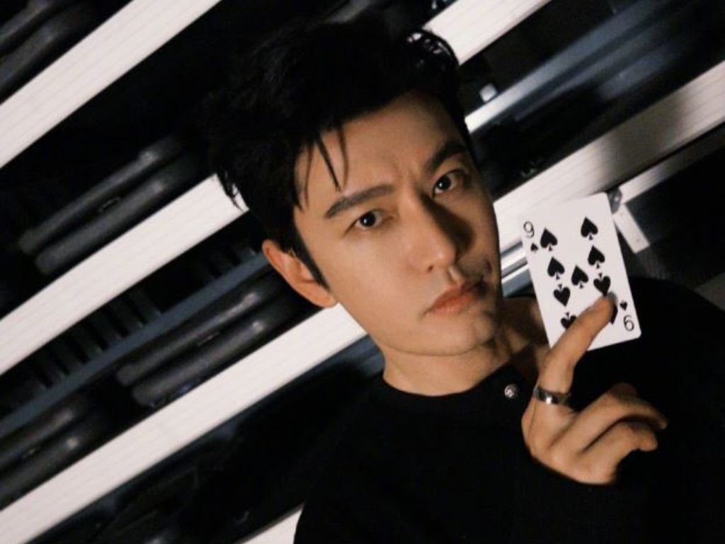 Huang Xiaoming breaks silence on billion-yuan debt rumour