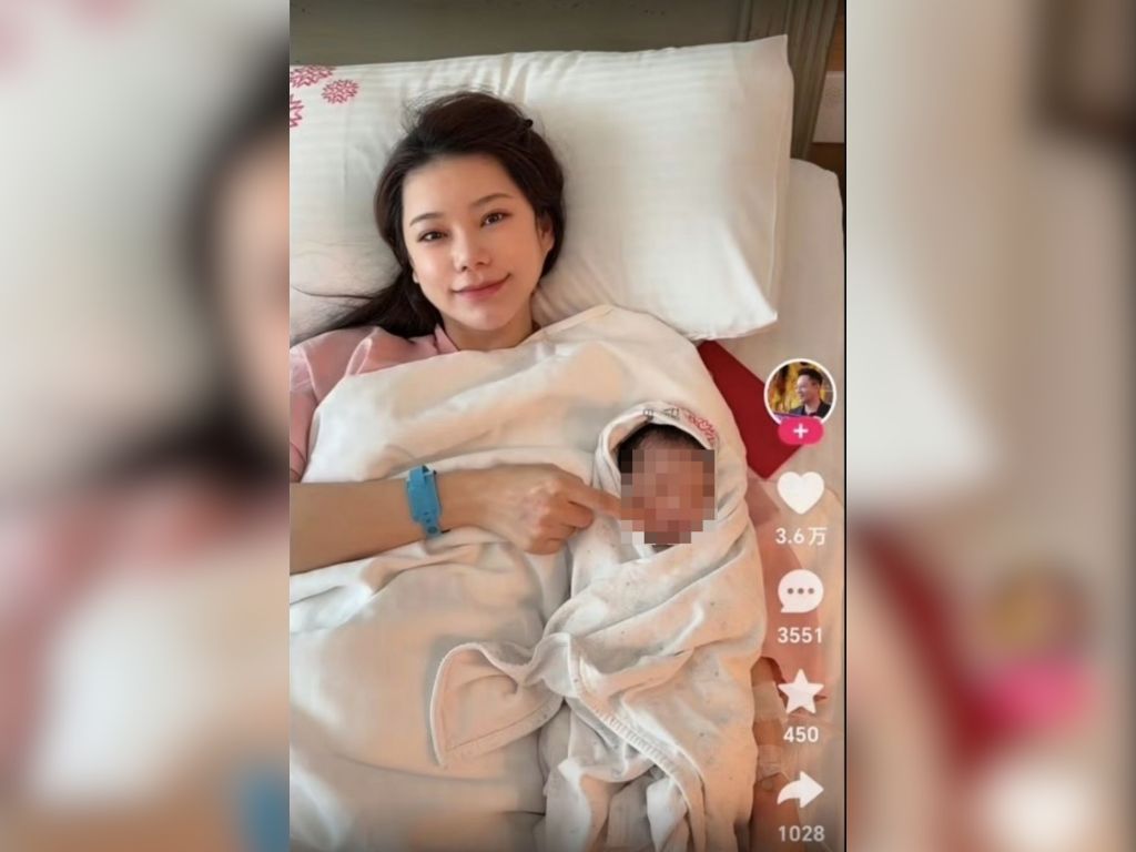 Wang Xiaofei and wife Mandy welcomed a son