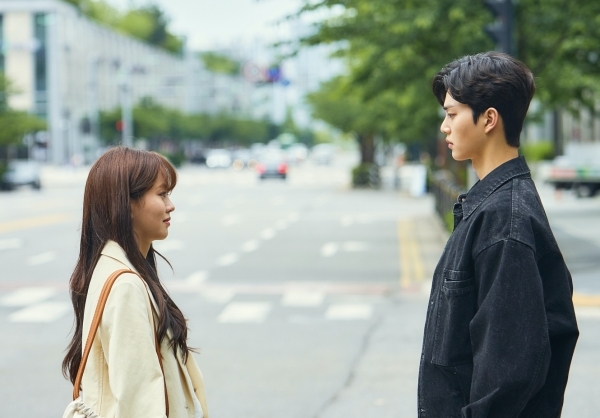 Song Kang and Kim So-hyun reunite in new drama | theHive.Asia Song Kang and Kim So-hyun reunite in new drama, celeb asia, kim so-hyun, song kang, theHive.Asia