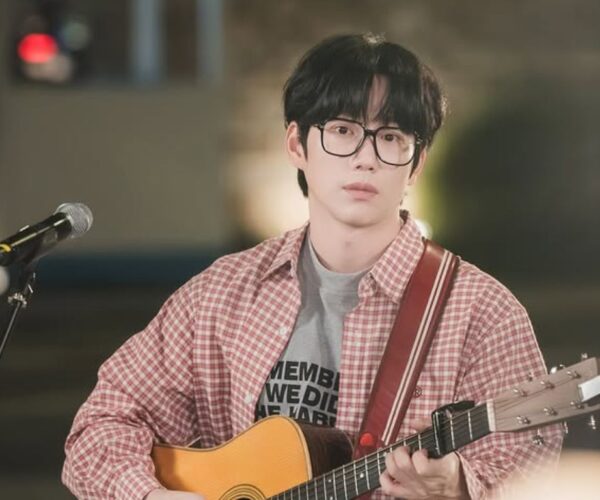 10CM offers Singapore fans concert refunds despite performing entire show