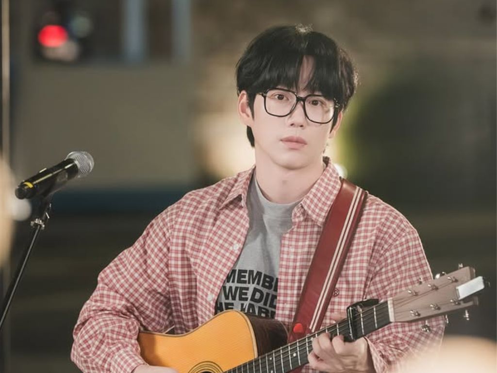 10CM offers Singapore fans concert refunds despite performing entire show