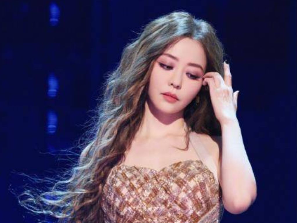 Jane Zhang admits to overdoing cosmetic procedure at concert
