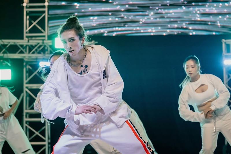 Rev. Derek Li, father of MIRROR dancer Mo, passed away | theHive.Asia Rev. Derek Li, father of MIRROR dancer Mo, passed away, celeb asia, derek li, Derek Li Shing-lam, mo, theHive.Asia