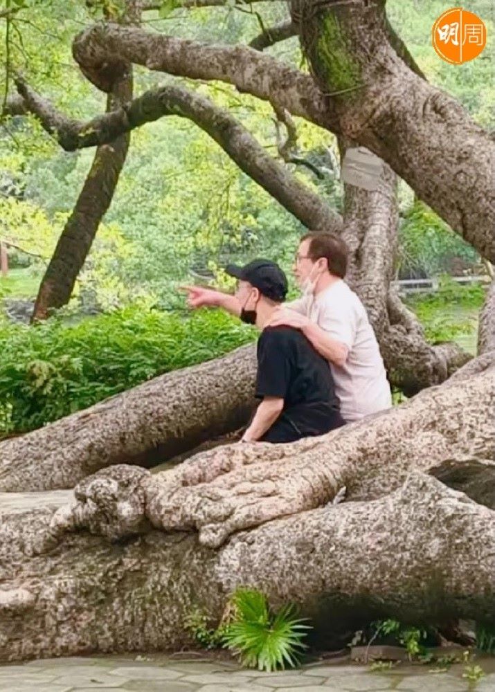 Jackie Chan mends things with son? | theHive.Asia Jackie Chan mends things with son?, jackie chan, jaden smith, jaycee chan, theHive.Asia, 61949178gy1ibz8jisv8oj20qa0z14qp 20260408190042