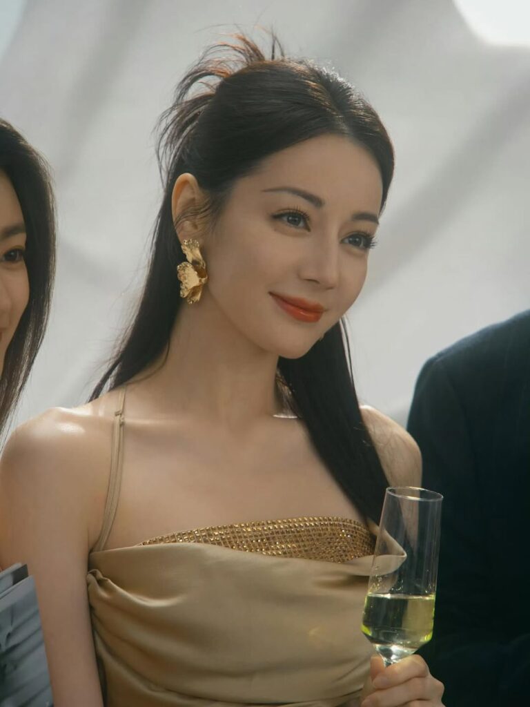 Jaywalk Studio dismisses rumours of short-term contract with Dilraba Dilmurat | theHive.Asia Jaywalk Studio dismisses rumours of short-term contract with Dilraba Dilmurat, celeb asia, Dilraba Dilmurat, theHive.Asia
