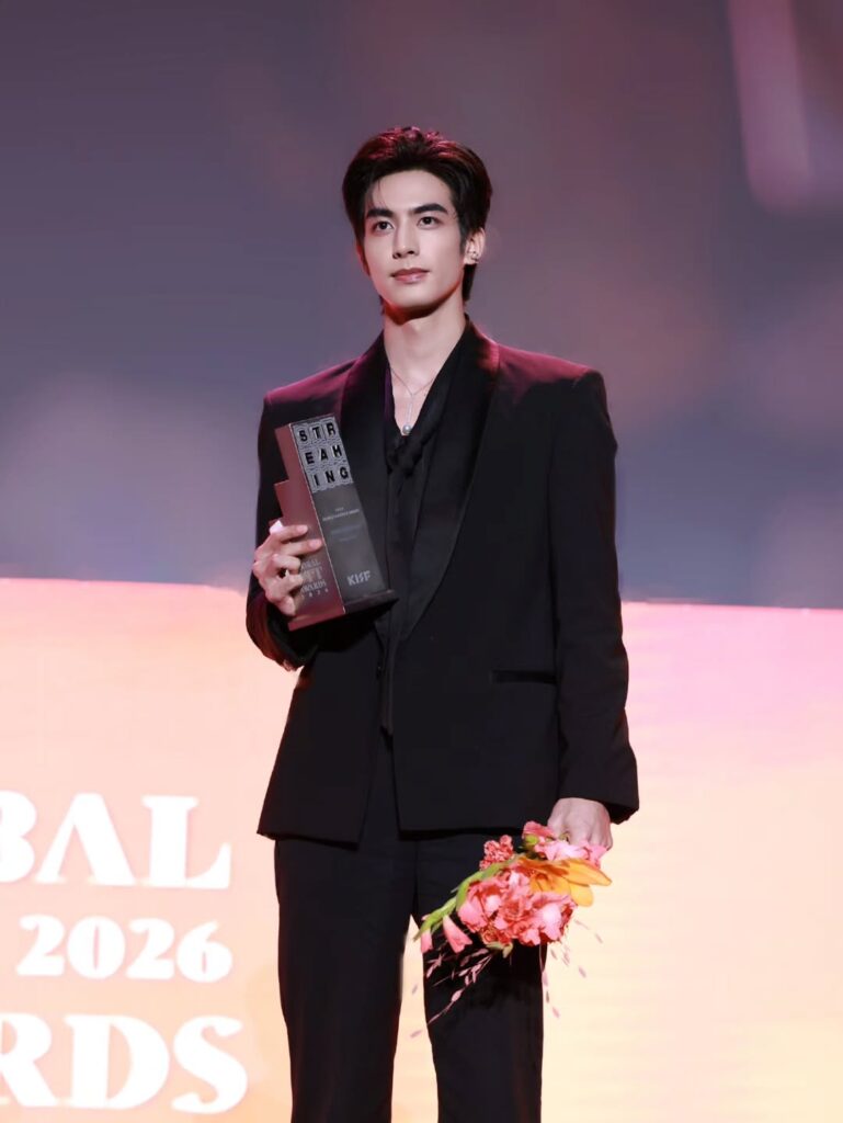 "Shine On Me" star Song Weilong takes home Popularity Award at Global OTT Awards, celeb asia, song weilong, tian xinwei, theHive.Asia