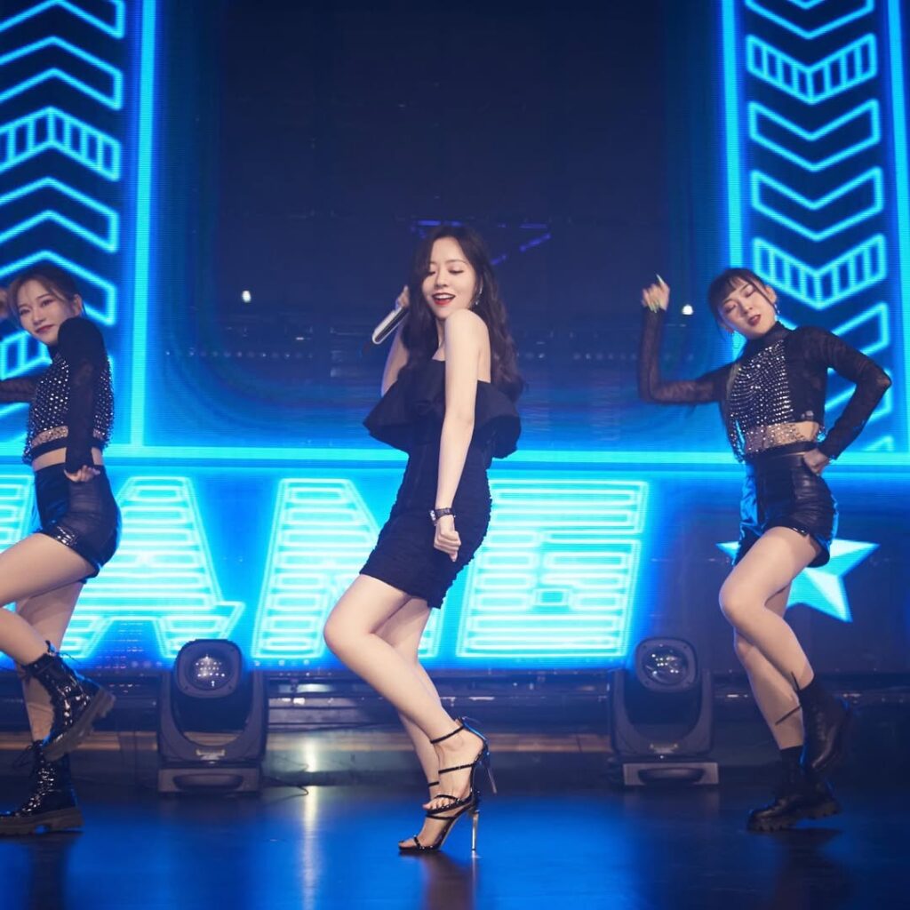 Jane Zhang's habit of indulging fans with extra songs got the organisers fined | theHive.Asia Jane Zhang's habit of indulging fans with extra songs got the organisers fined, celeb asia, jane zhang, theHive.Asia, SnapInsta.to 651428589 18098142583782454 5590006711390223717 n