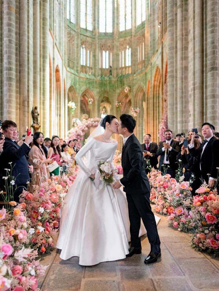 Ming Xi shares more photos from wedding | theHive.Asia Ming Xi shares more photos from wedding, celeb asia, mario ho, ming xi, theHive.Asia, SnapInsta.to 715060069 18602513890055824 7638707692369815426 n